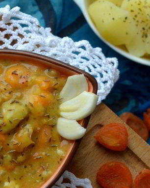 Гуляш по-восточному с курагой