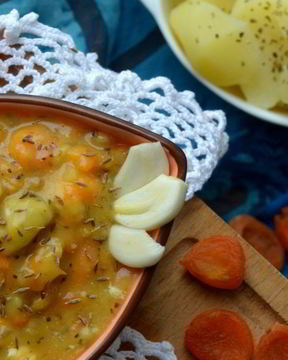 Гуляш по-восточному с курагой