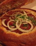 Венгерский суп-гуляш в хлебе