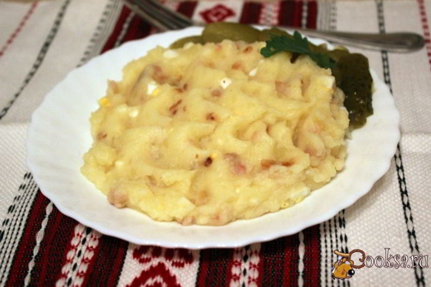 Рецепт картофельное пюре с беконом, луком и вареным яйцом