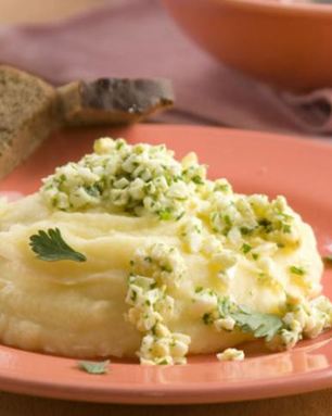 Картофельное пюре с яйцом и маслом