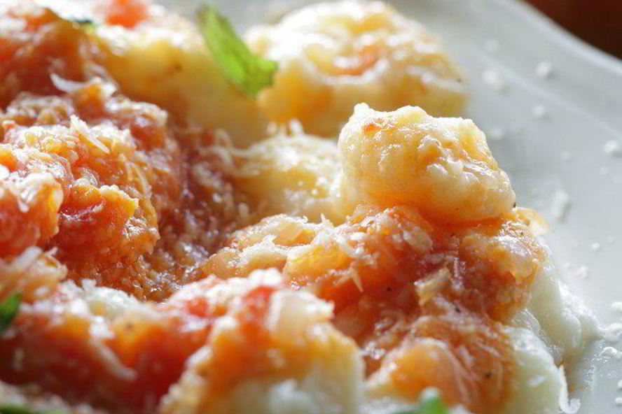Рецепт картофельные ньокки с соусом из помидоров и базиликом