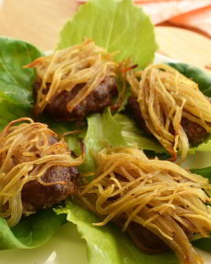 Колючие котлеты из картофеля и свинины