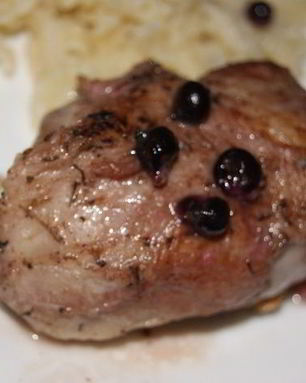 Котлета дарницкая с соусом из смородины