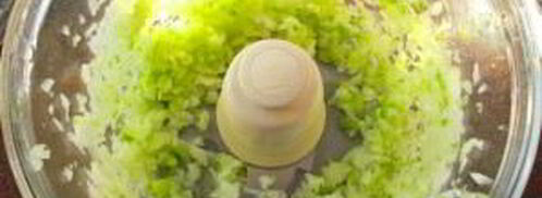 котлеты из лосося с луком. Шаг 2