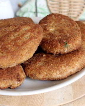 Котлеты из семги с пшеничными отрубями и кинзой