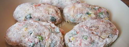 котлеты с болгарским перцем , беконом и зеленью. Шаг 6