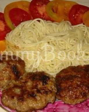 Котлеты с гарниром и овощами