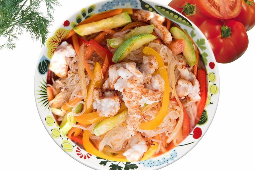 Рецепт крахмальная лапша с куриным филе и цукини