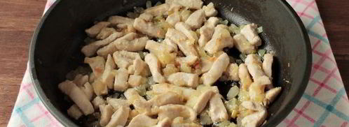 лапша с курицей и сыром на сковороде. Шаг 6