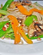 Лапша с овощами в воке