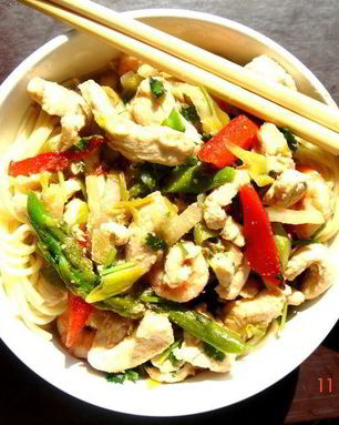 Лапша-удон с курицей и креветками