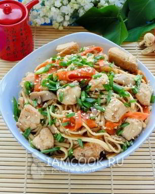 Лапша удон с курицей