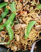 Лапша вок с курицей и овощами