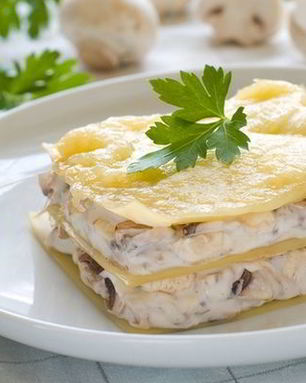 Лазанья с куриной грудкой и шампиньонами