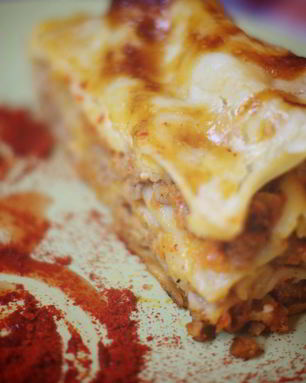 Лазанья с мясным фаршем и пармезаном