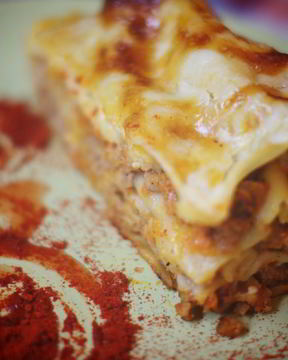 Лазанья с мясным фаршем и пармезаном