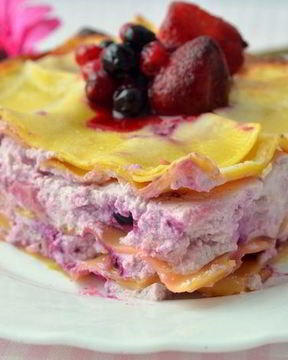 Лазанья с рикоттой и ягодным ассорти