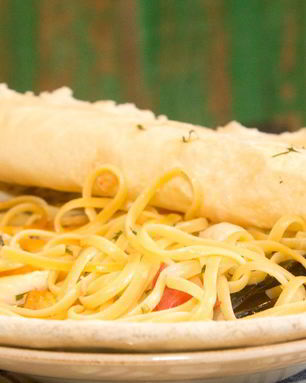 Лингвини, запеченные под фокаччей