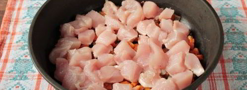 макароны с курицей и овощами на сковороде. Шаг 4