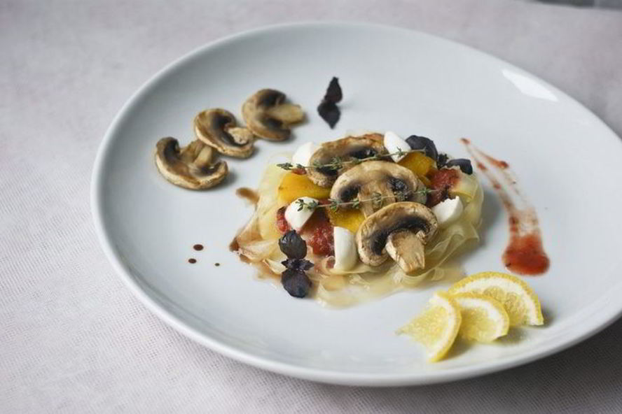 Рецепт паста из цукини с томатным соусом и овощами