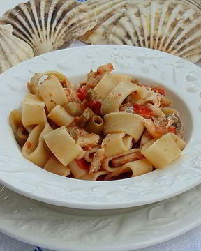 Паста Каламарата с рыбным соусом