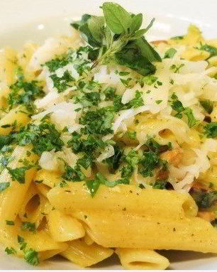 Паста пенне в сырном соусе с кукурузой