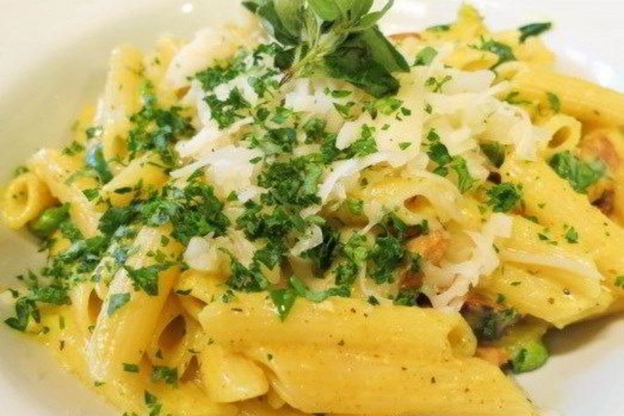 Рецепт паста пенне в сырном соусе с кукурузой