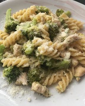 Паста с брокколи в сливочном соусе