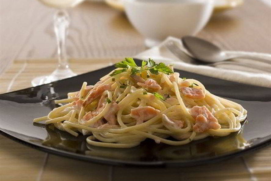 Рецепт паста с консервированным лососем в сливках