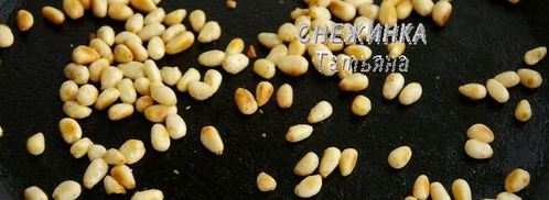 паста с красным соусом, моцареллой и кедровыми орешками. Шаг 4