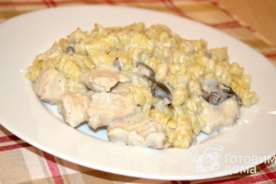 Рецепт паста с курицей и грибами в сырно-сливочном соусе