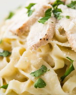 Паста с курицей и шампиньонами