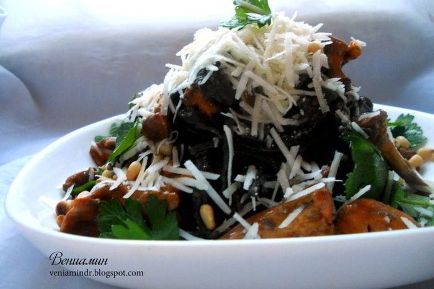 Рецепт паста с лисичками, чесночно-розмариновым маслом и кедровыми орешками