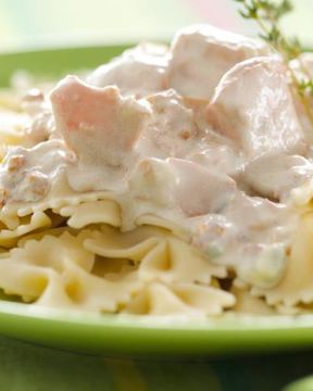 Паста с лососево-сырным соусом