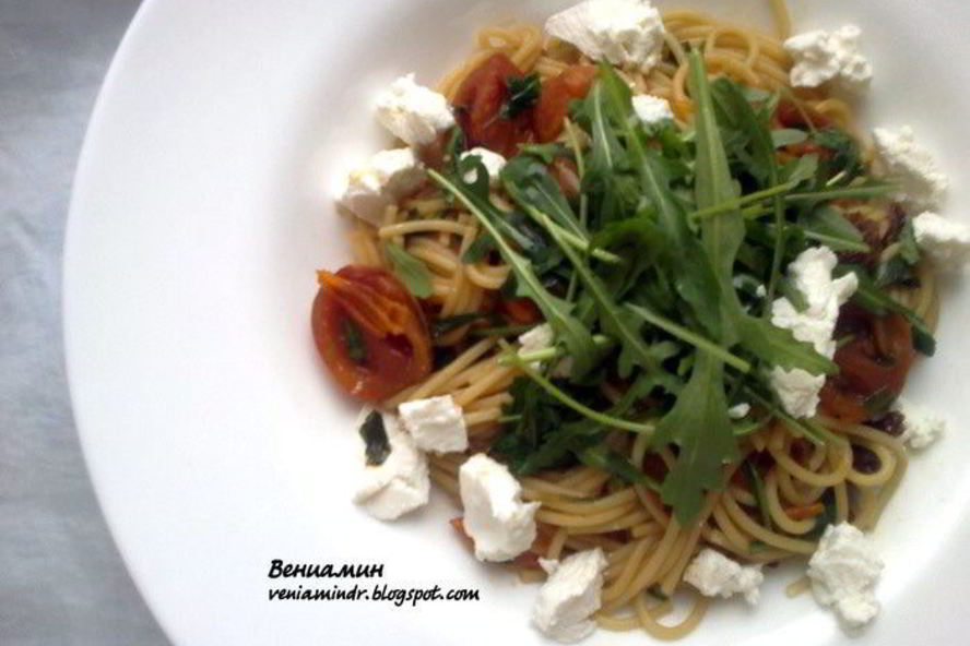 Рецепт паста с помидорами, руколой и рикоттой