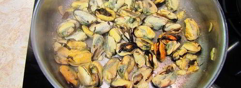 паста с томатным соусом и мидиями. Шаг 5