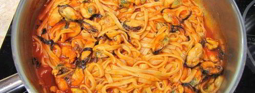 паста с томатным соусом и мидиями. Шаг 9