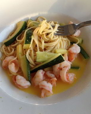 Паста с цукини и королевскими креветками