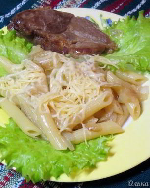 Паста в луковой подливке