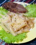 Паста в луковой подливке