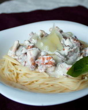 Спагетти с лисичками в сливочном соусе