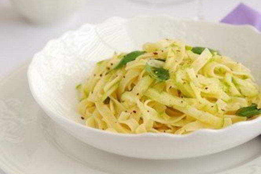 Рецепт спагетти с молодым картофелем и цукини