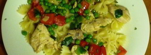 яркая паста с горошком, перцем и индейкой. Шаг 4