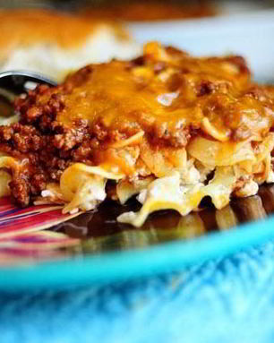 Запеченная лапша с томатным соусом и индейкой