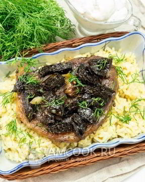 Баранина с черносливом в духовке