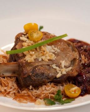 Баранья лопатка с чесночным припеком