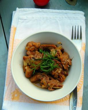 Говядина тушеная с луком