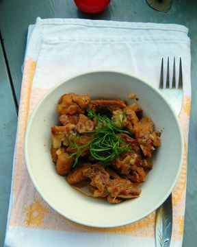 Говядина тушеная с луком