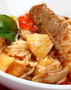 Кисло-сладкая телятина с ананасами